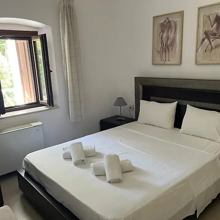 Nikotsaras House Since 1930 Appartement Akharavi